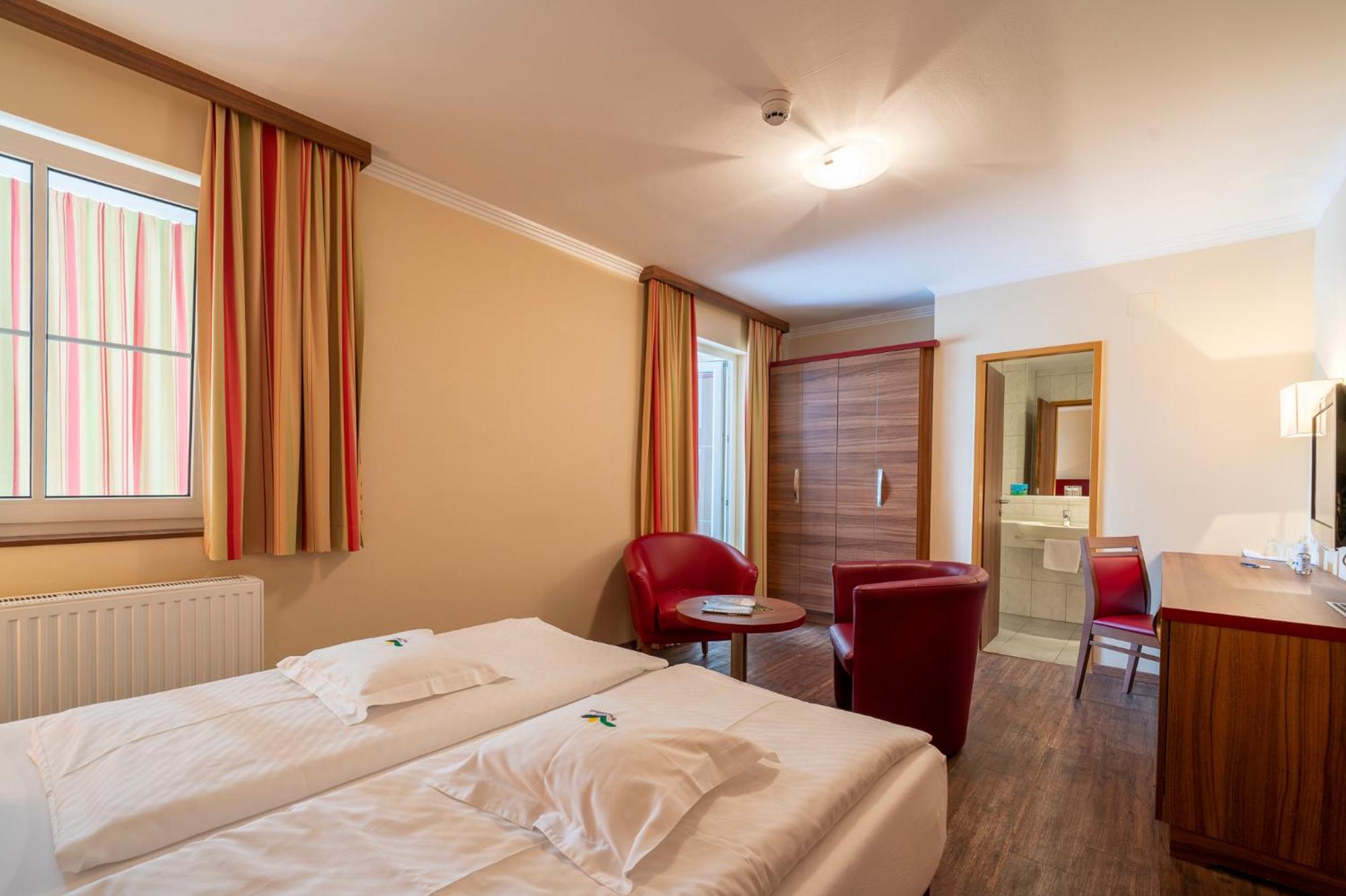 Hotel Alte Post Feld am See Exterior foto